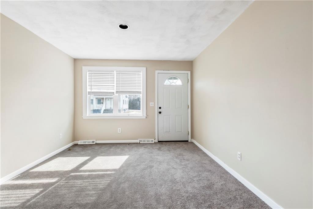 35 37 Seneca Avenue Property Photo 26