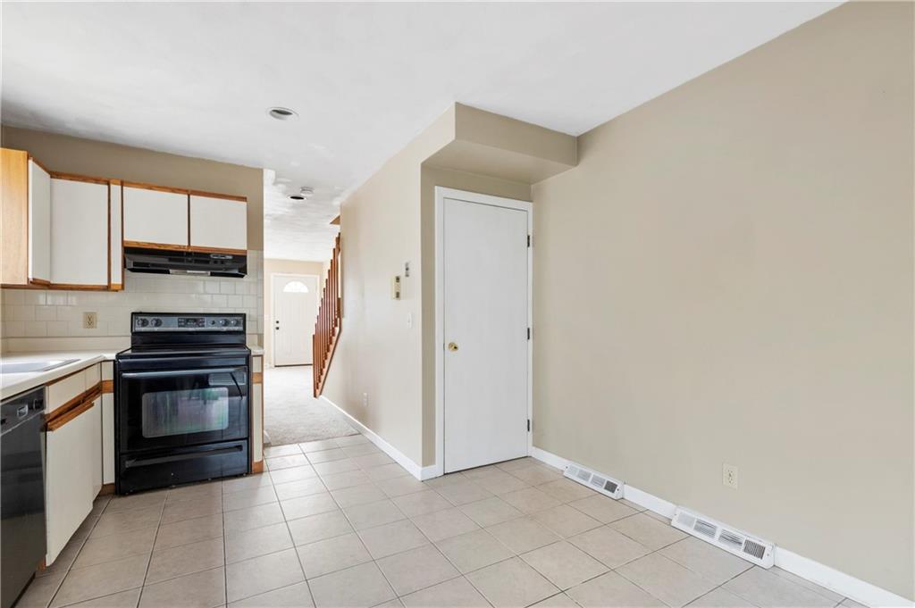 35 37 Seneca Avenue Property Photo 29