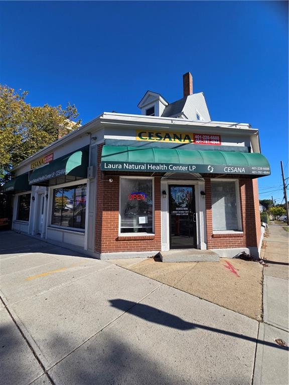 662 Elmwood Avenue Property Photo 3