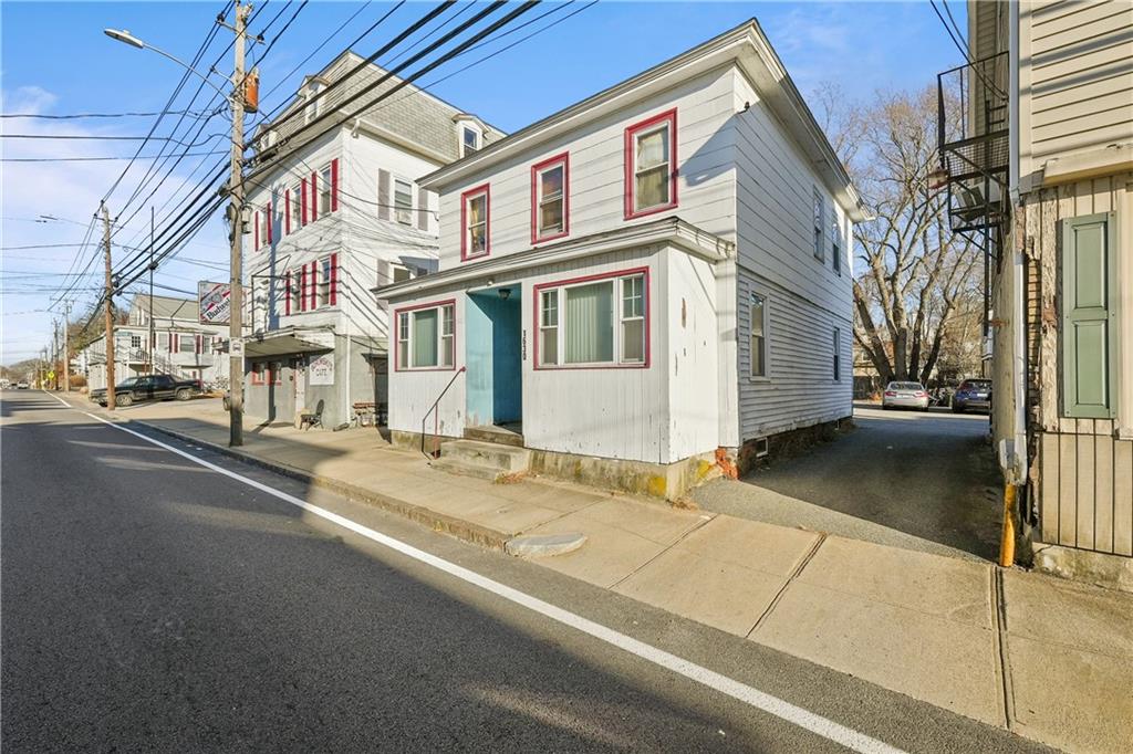 1630 Main Street Property Photo 2