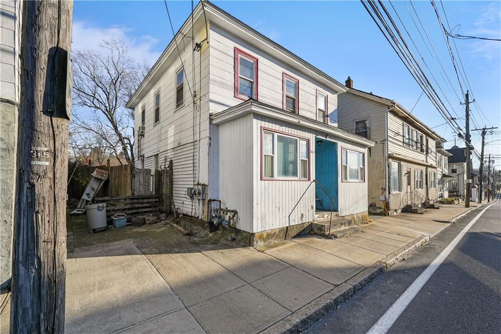 1630 Main Street Property Photo 3