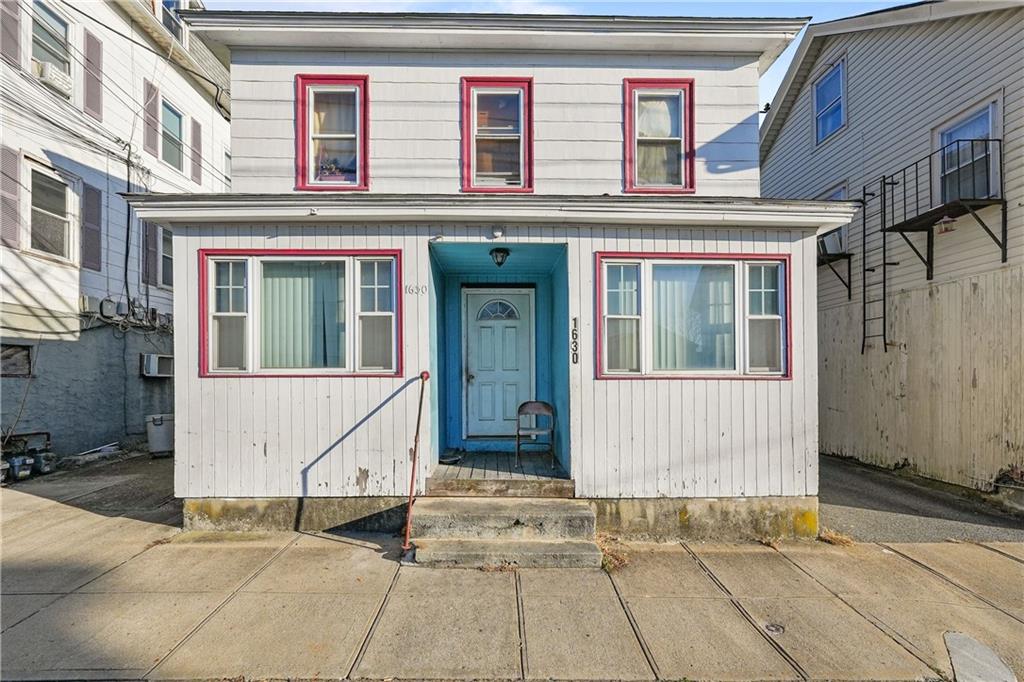 1630 Main Street Property Photo 4