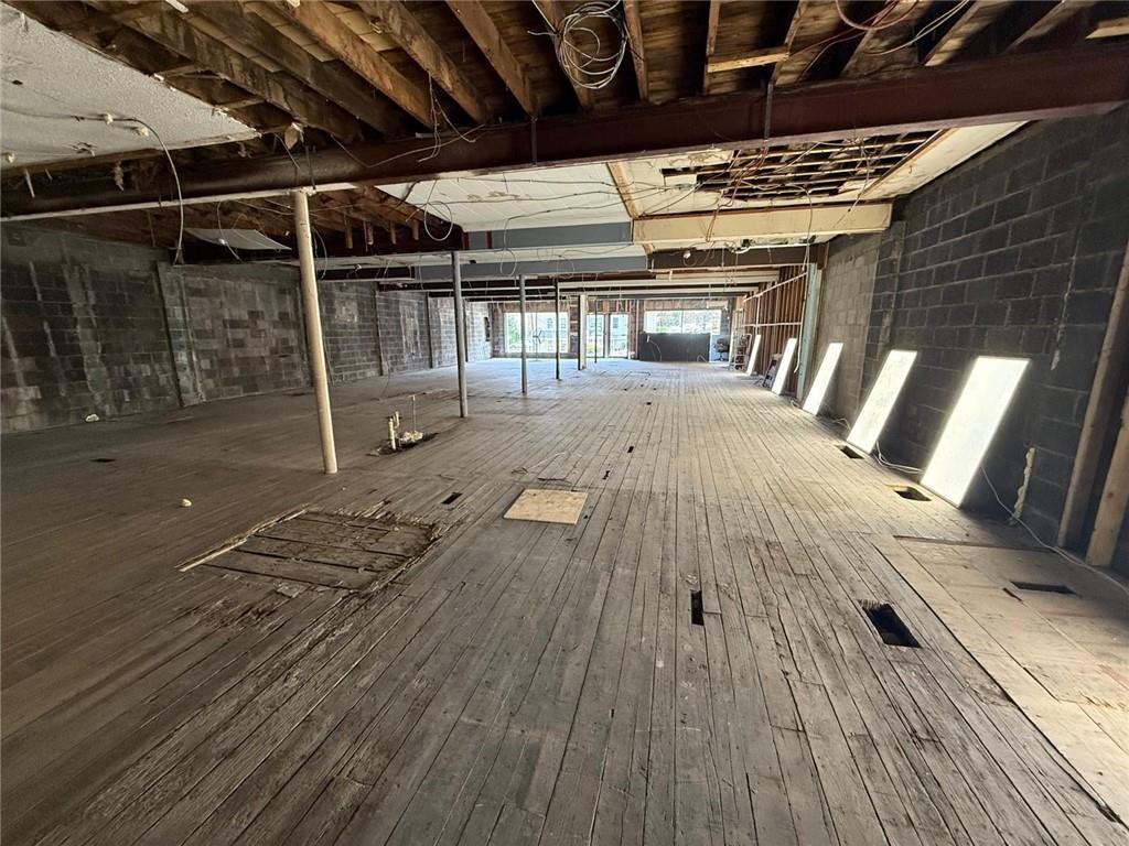 1435 Victory Highway Property Photo 3