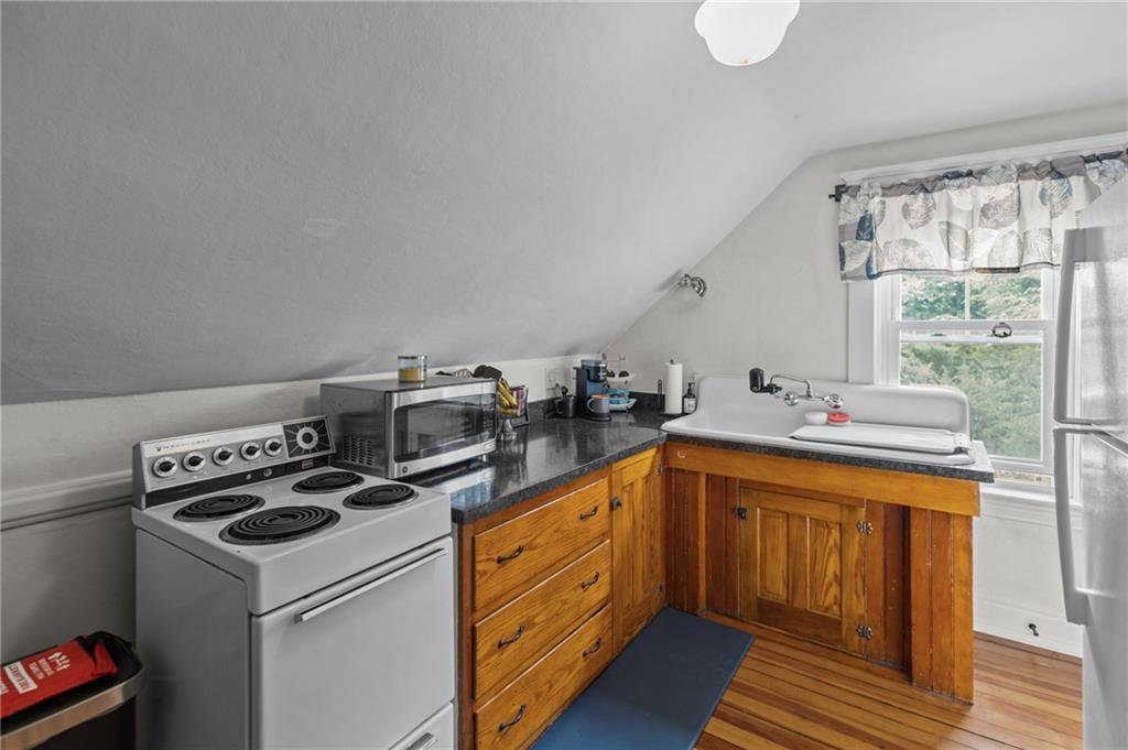 61 Grace Street Property Photo 37