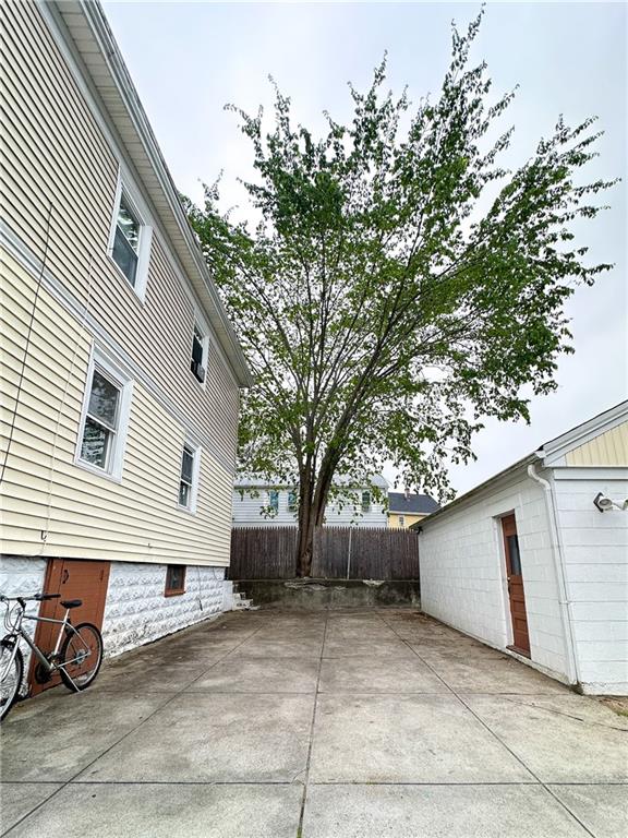 9 Octavia Street Property Photo 11
