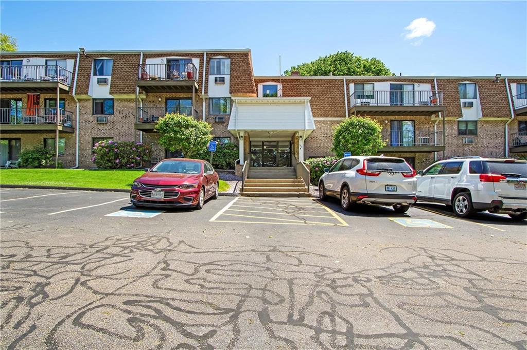 750 Quaker Lane UNIT B204 Property Photo 1