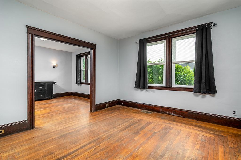 52 Chambly Avenue Property Photo 10