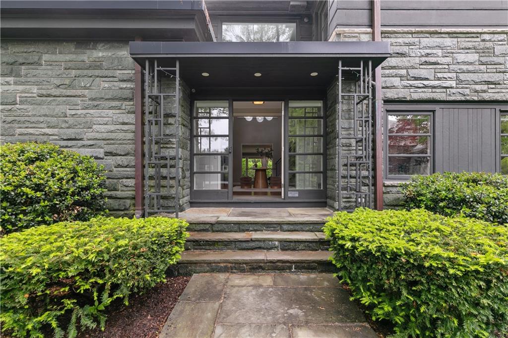 80 Clarendon Avenue Property Photo 4