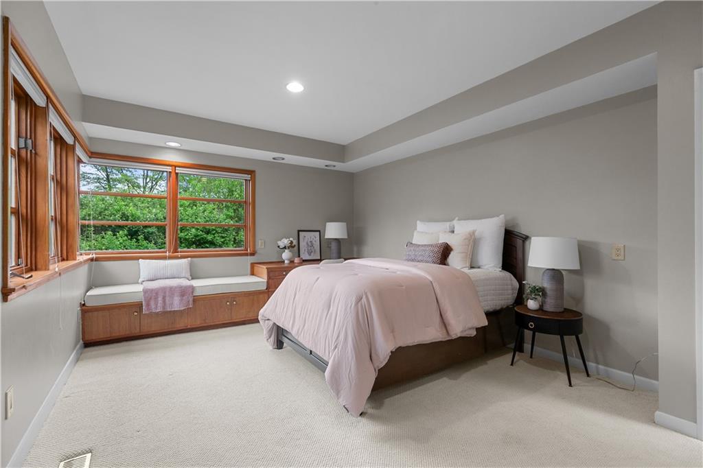 80 Clarendon Avenue Property Photo 22