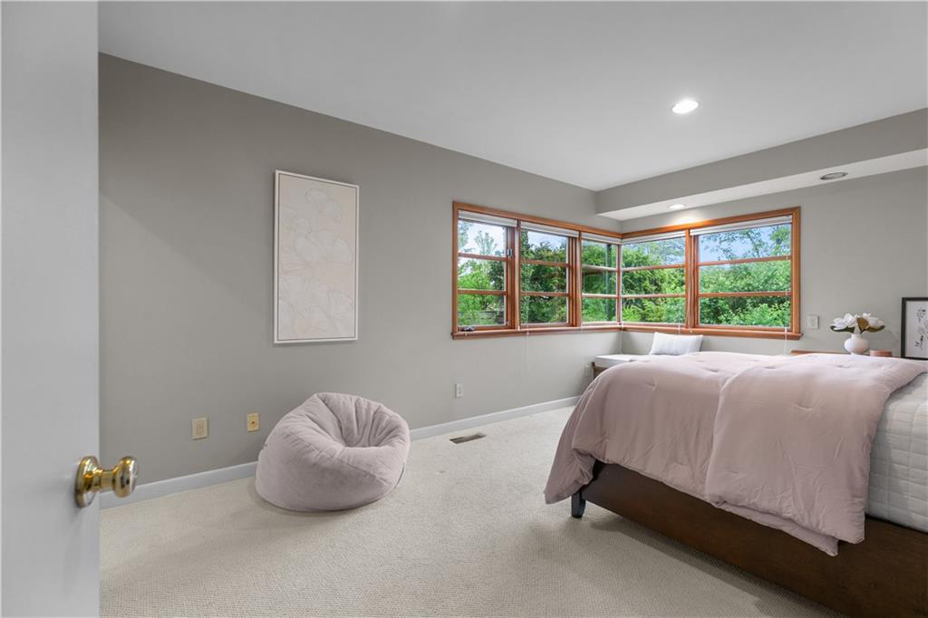 80 Clarendon Avenue Property Photo 23