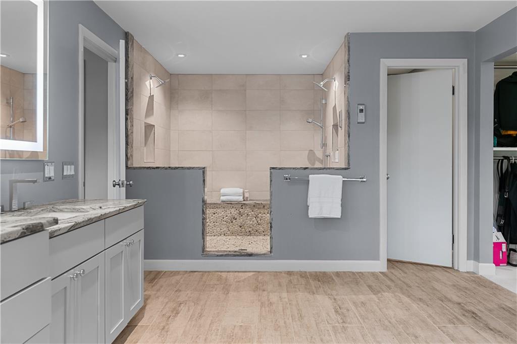 80 Clarendon Avenue Property Photo 32