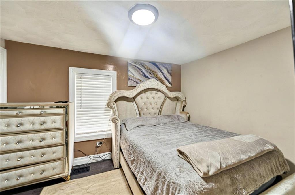 848 Dexter Street Property Photo 4