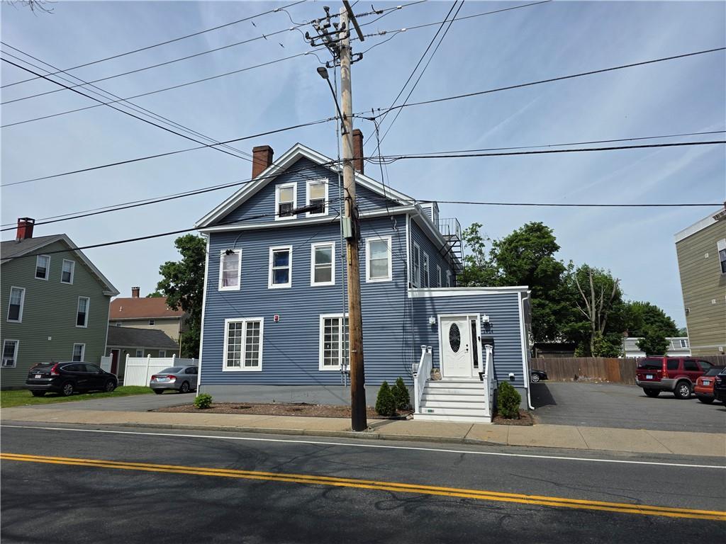 1612 1614 Lonsdale Avenue Property Photo 6