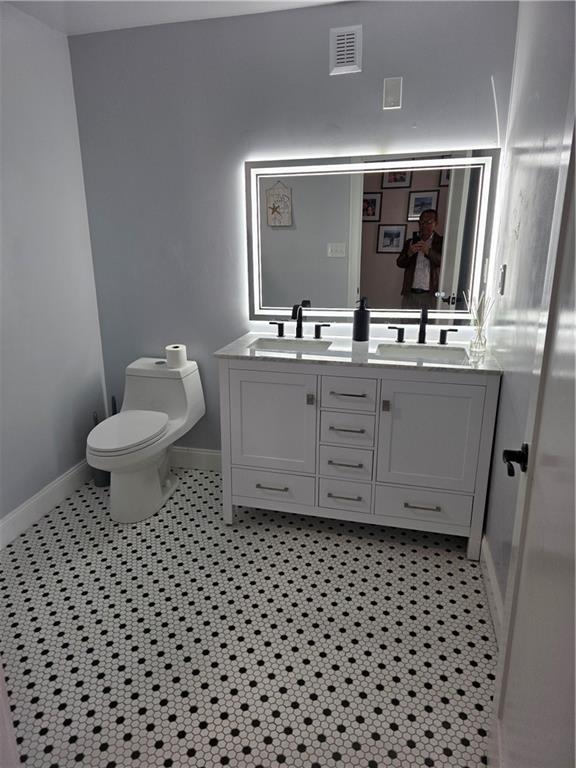 1612 1614 Lonsdale Avenue Property Photo 7
