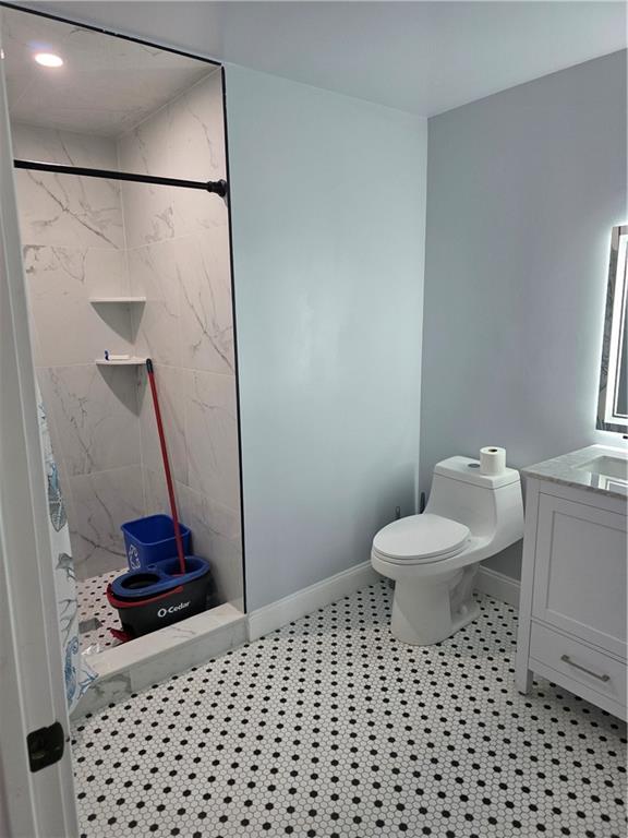 1612 1614 Lonsdale Avenue Property Photo 8