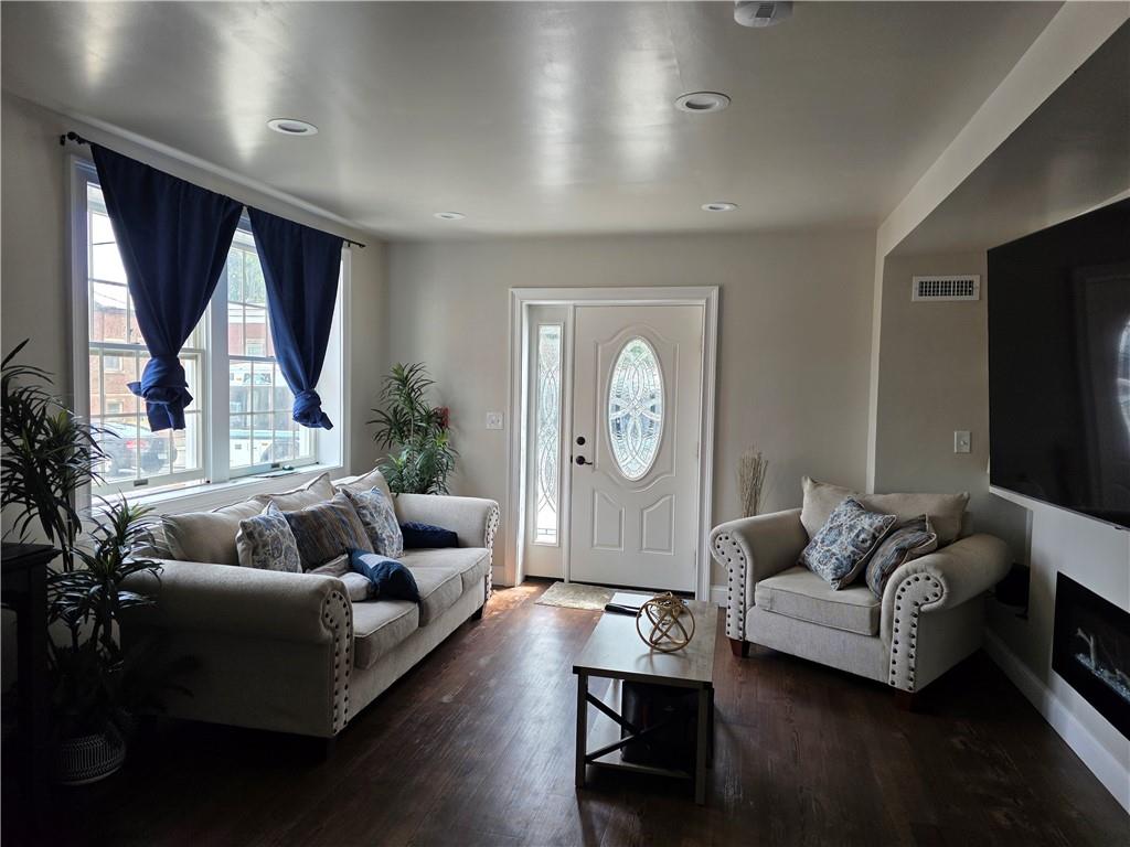 1612 1614 Lonsdale Avenue Property Photo 13