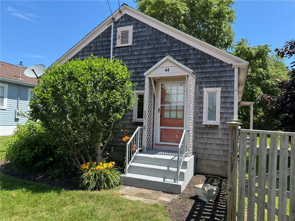 44 Crest Street Property Photo 1