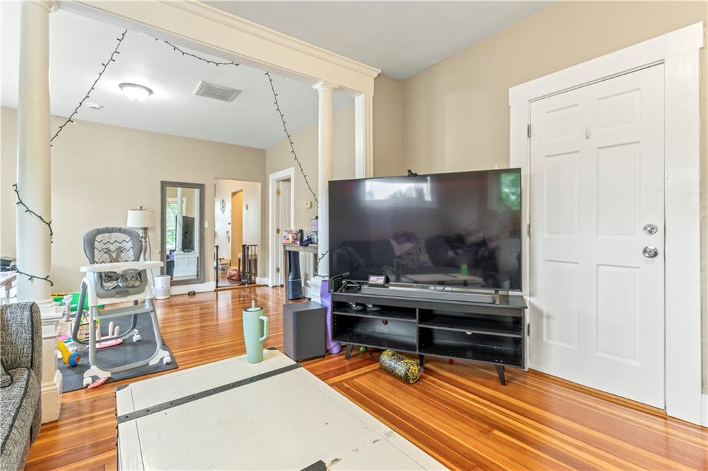 33 35 Raymond Street Property Photo 4