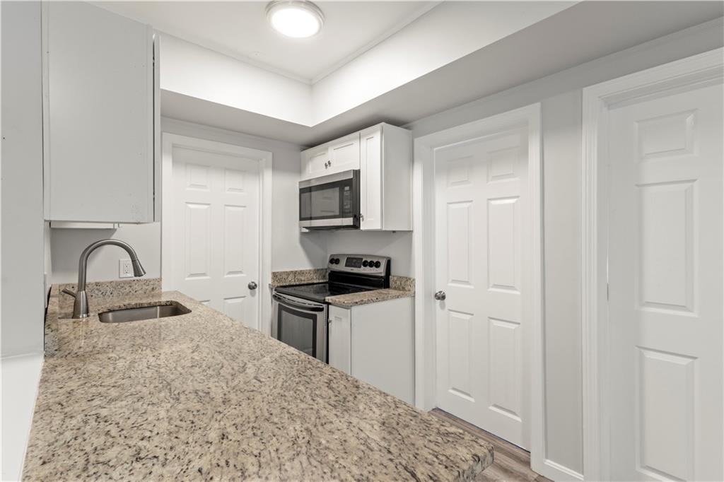 660 Douglas Avenue Property Photo 3