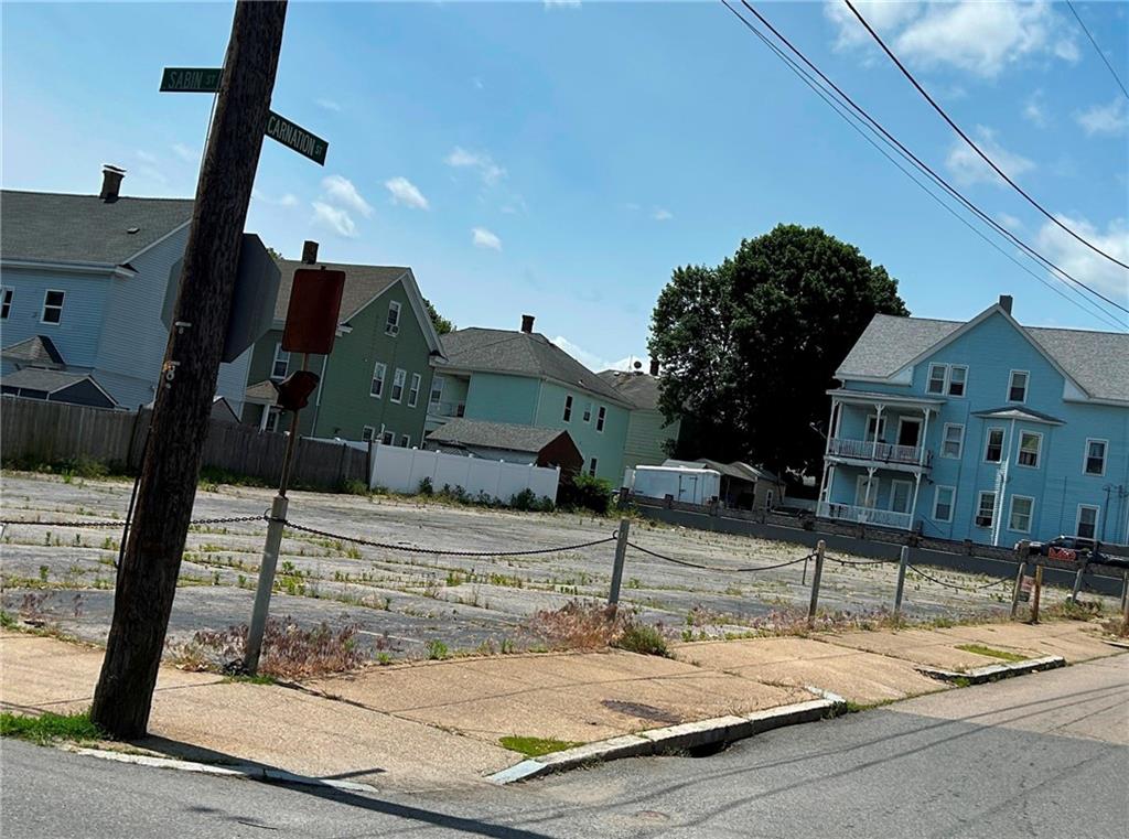 211 Carnation Street Property Photo 2