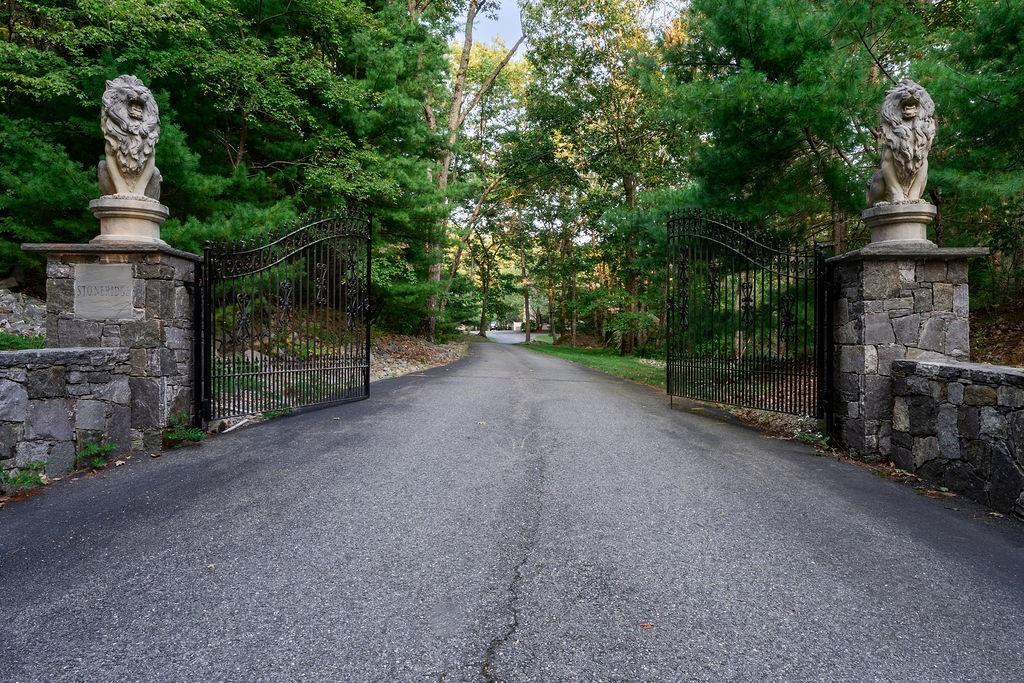 260 George Washington Highway Property Photo 1