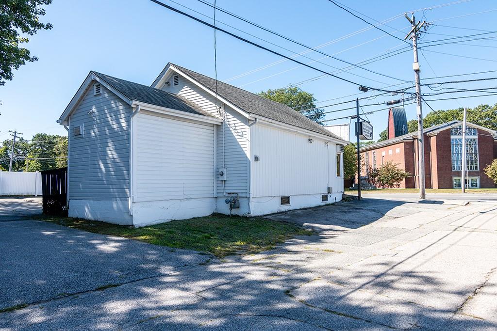 1822 1824 Warwick Avenue Property Photo 4