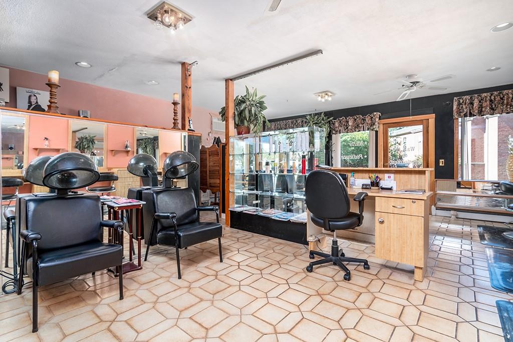 1822 1824 Warwick Avenue Property Photo 11