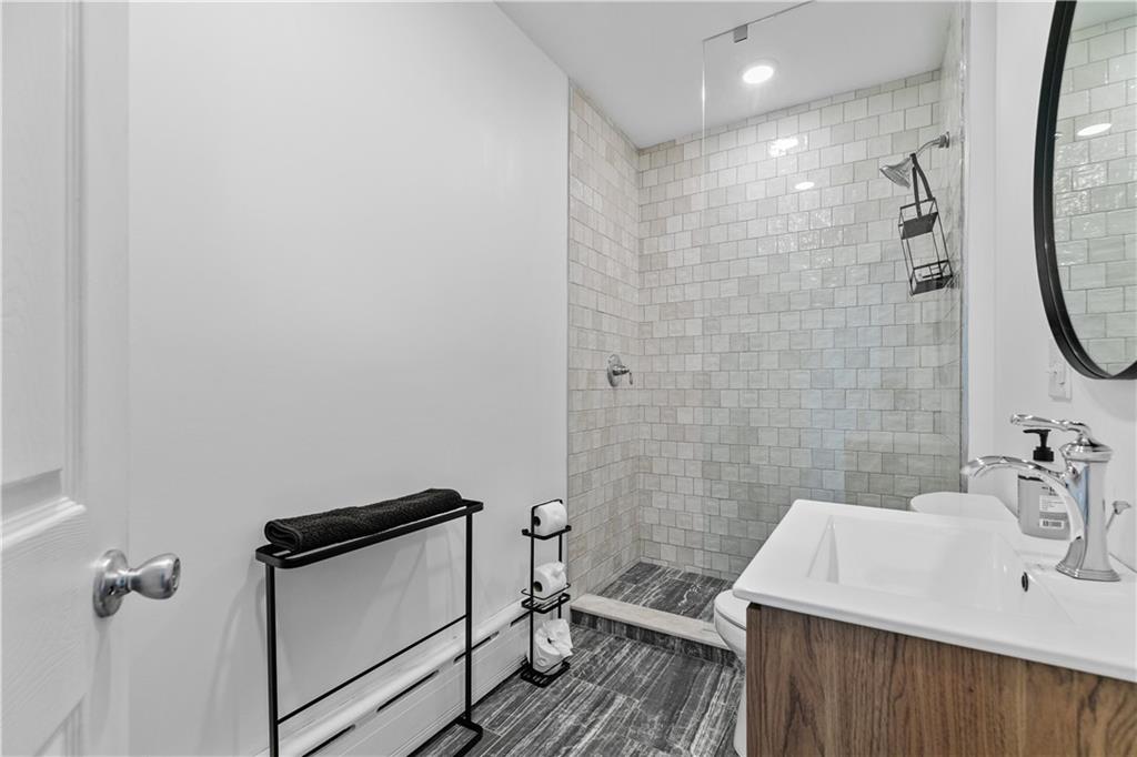 491 493 Thames Street Property Photo 8