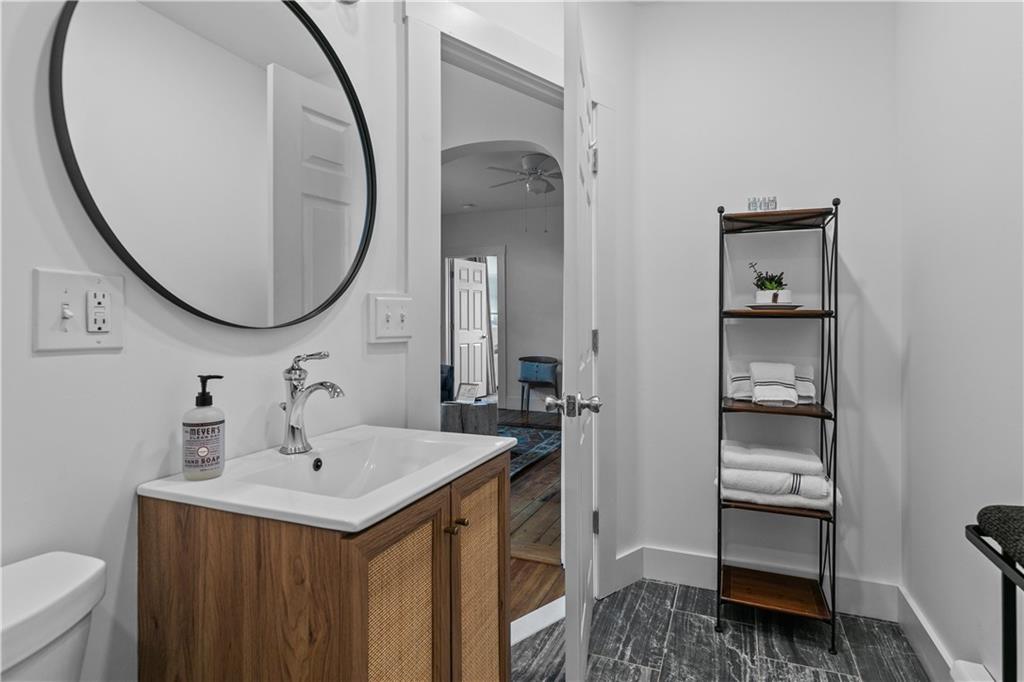 491 493 Thames Street Property Photo 9