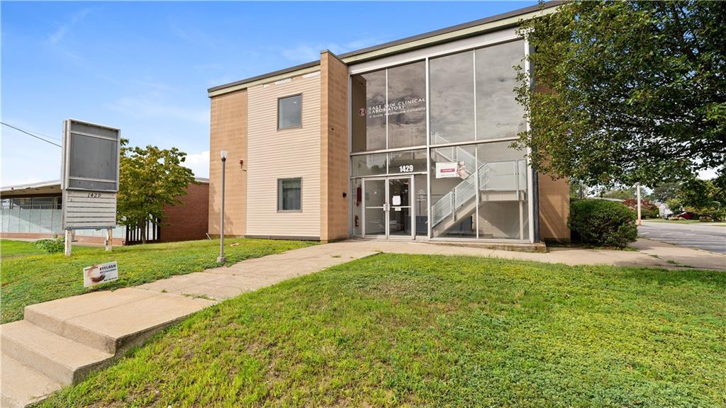 1429 Warwick Avenue Property Photo 1