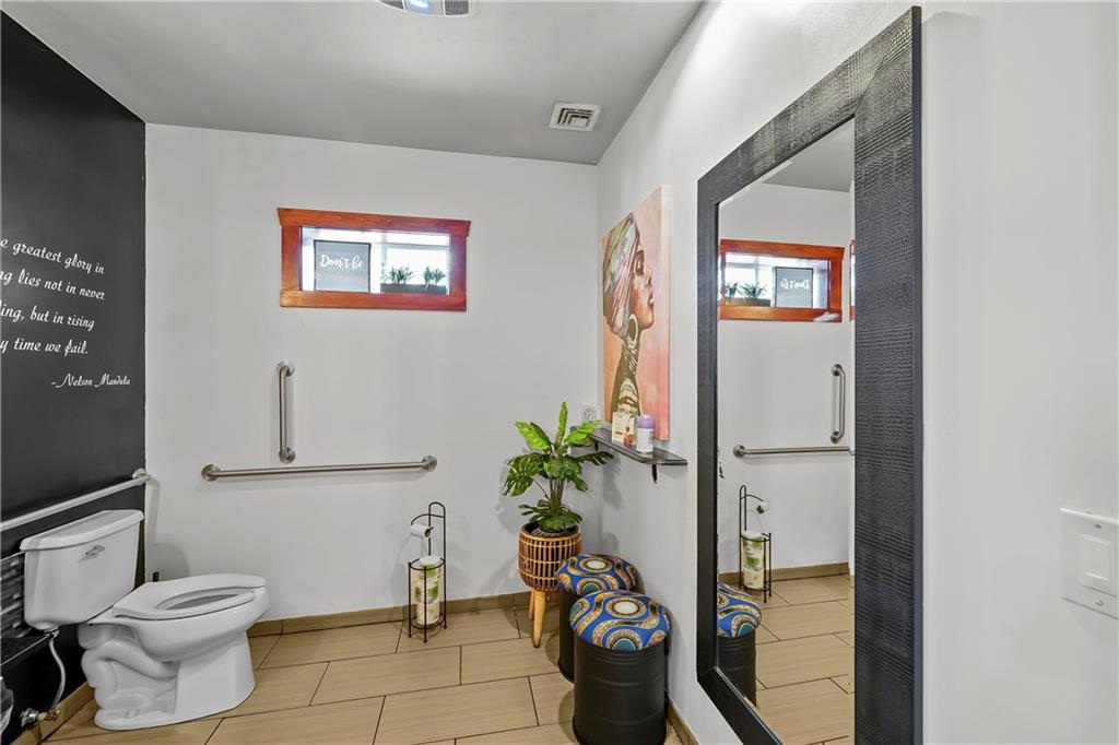 1091 Main Street Property Photo 15