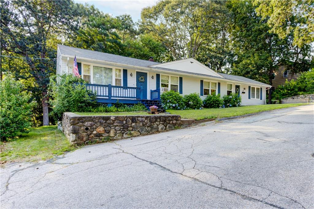 11 Golden Boulevard Property Photo 1