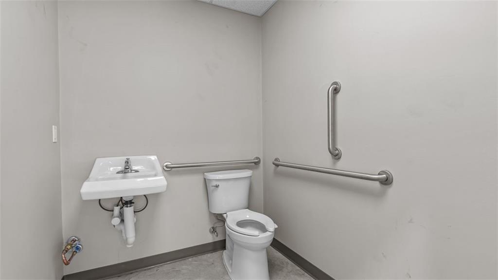 300 Coddington Highway Unit 212 Property Photo 9