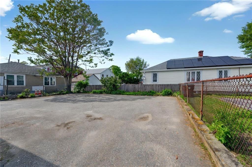 977 Mineral Spring Avenue Property Photo 3