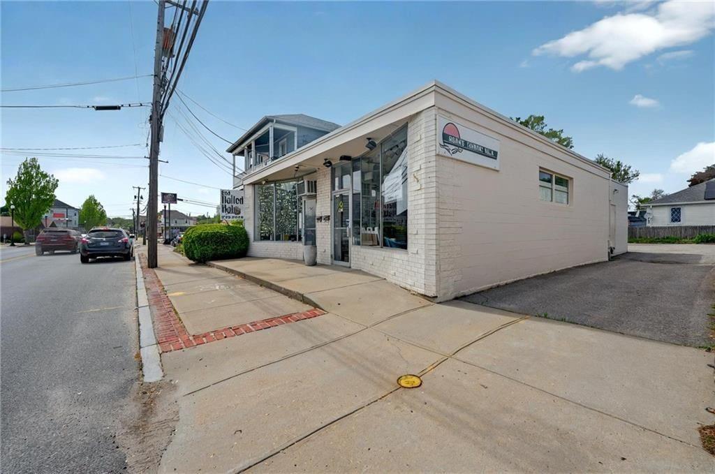 977 Mineral Spring Avenue Property Photo 4