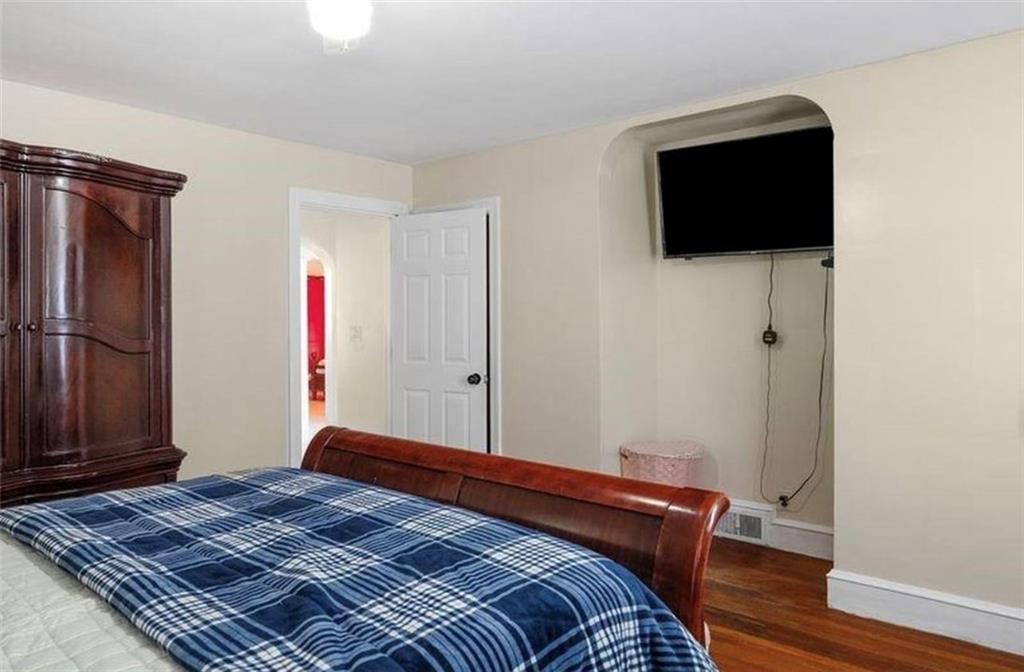 400 Newport Ave Street Property Photo 9