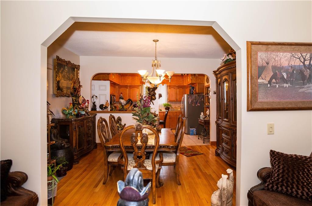 546 Lonsdale Avenue Property Photo 19