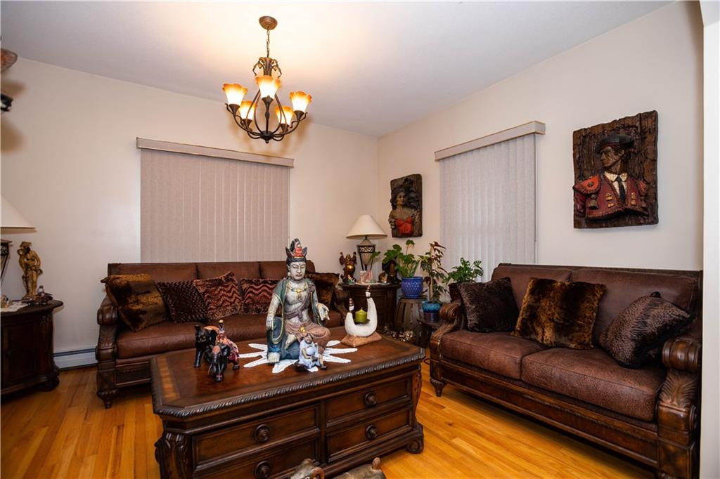 546 Lonsdale Avenue Property Photo 22
