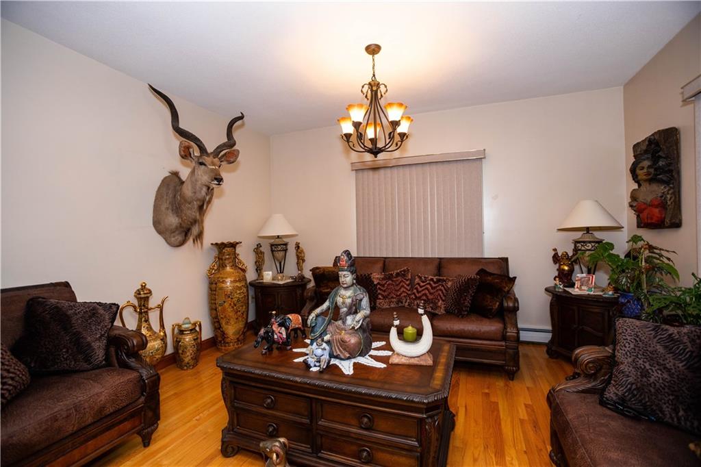 546 Lonsdale Avenue Property Photo 23