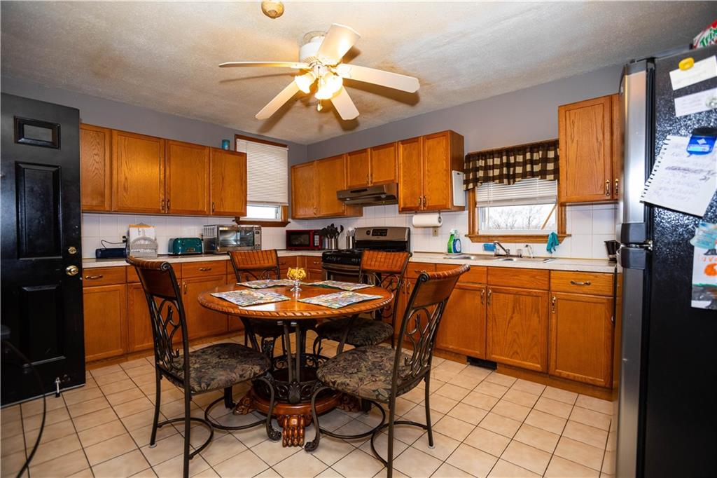 546 Lonsdale Avenue Property Photo 24