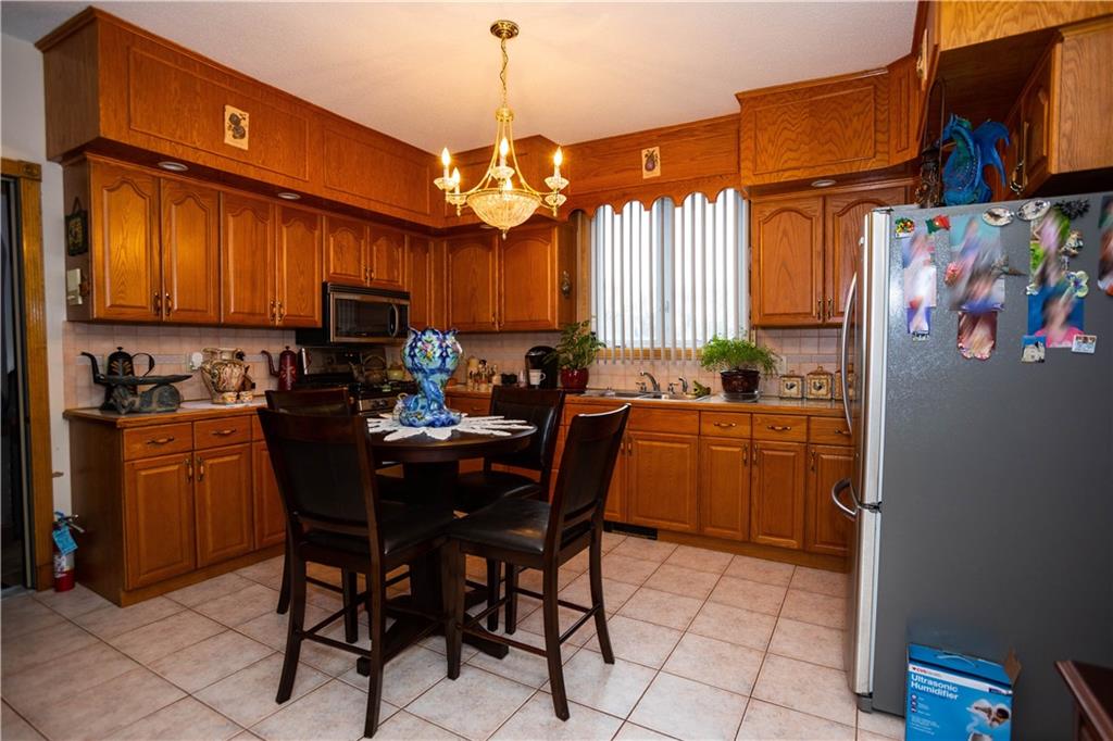 546 Lonsdale Avenue Property Photo 26