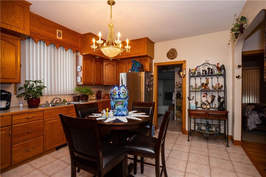 546 Lonsdale Avenue Property Photo 27