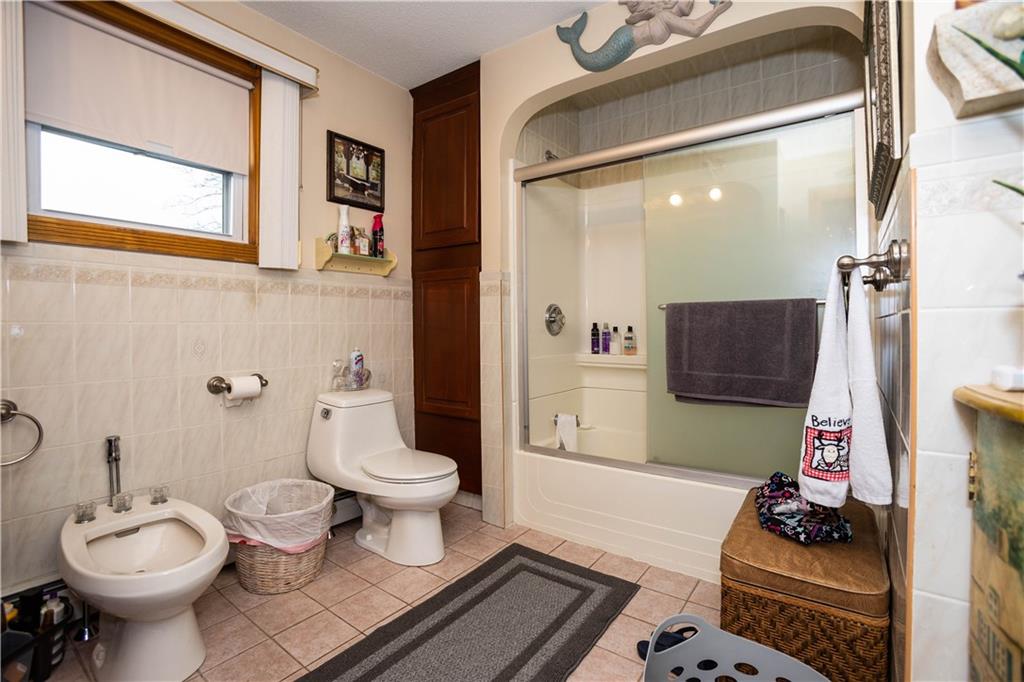 546 Lonsdale Avenue Property Photo 30