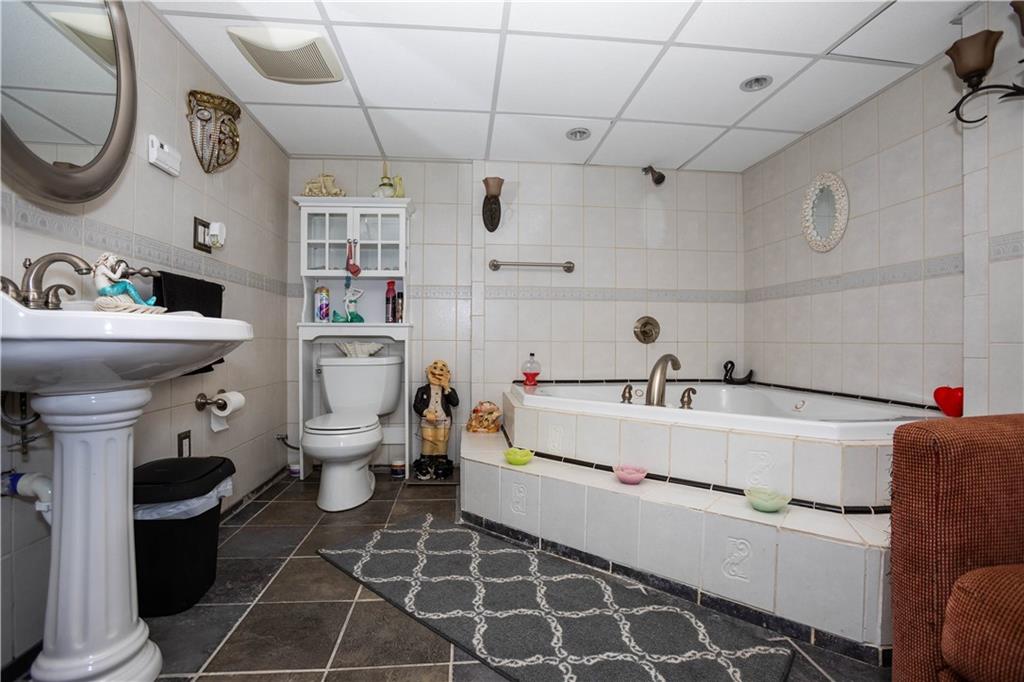 546 Lonsdale Avenue Property Photo 35
