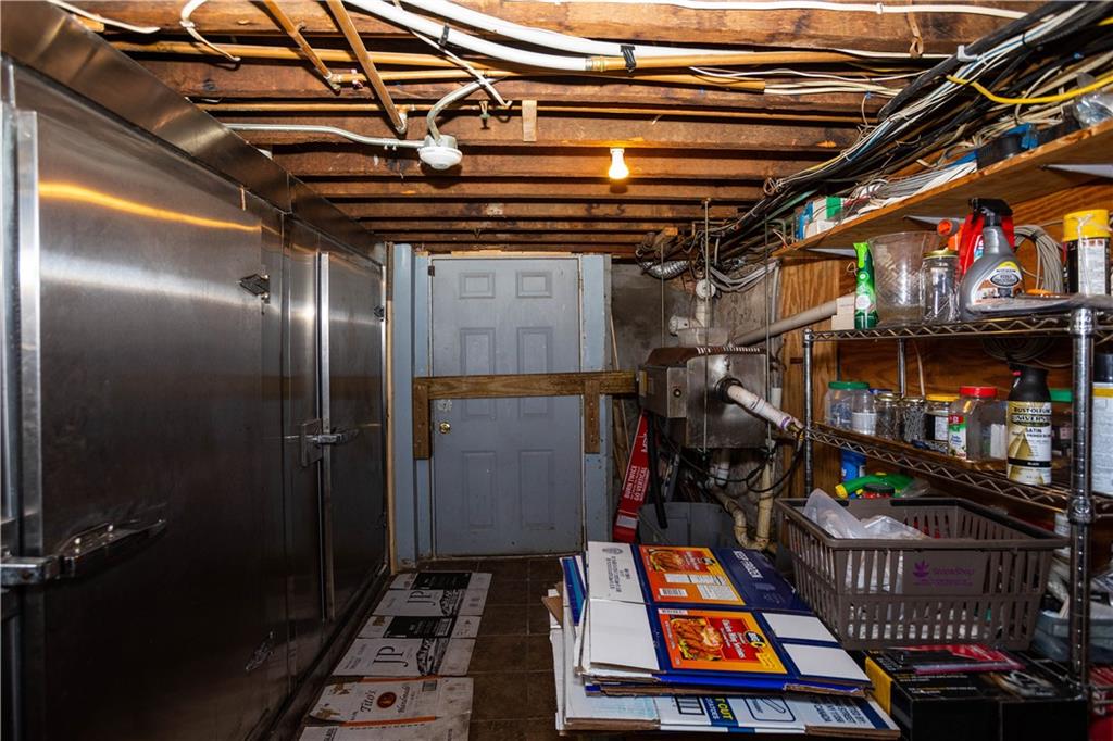 546 Lonsdale Avenue Property Photo 39