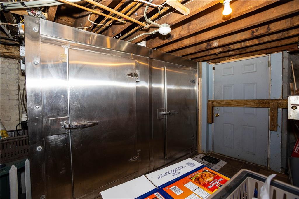 546 Lonsdale Avenue Property Photo 42