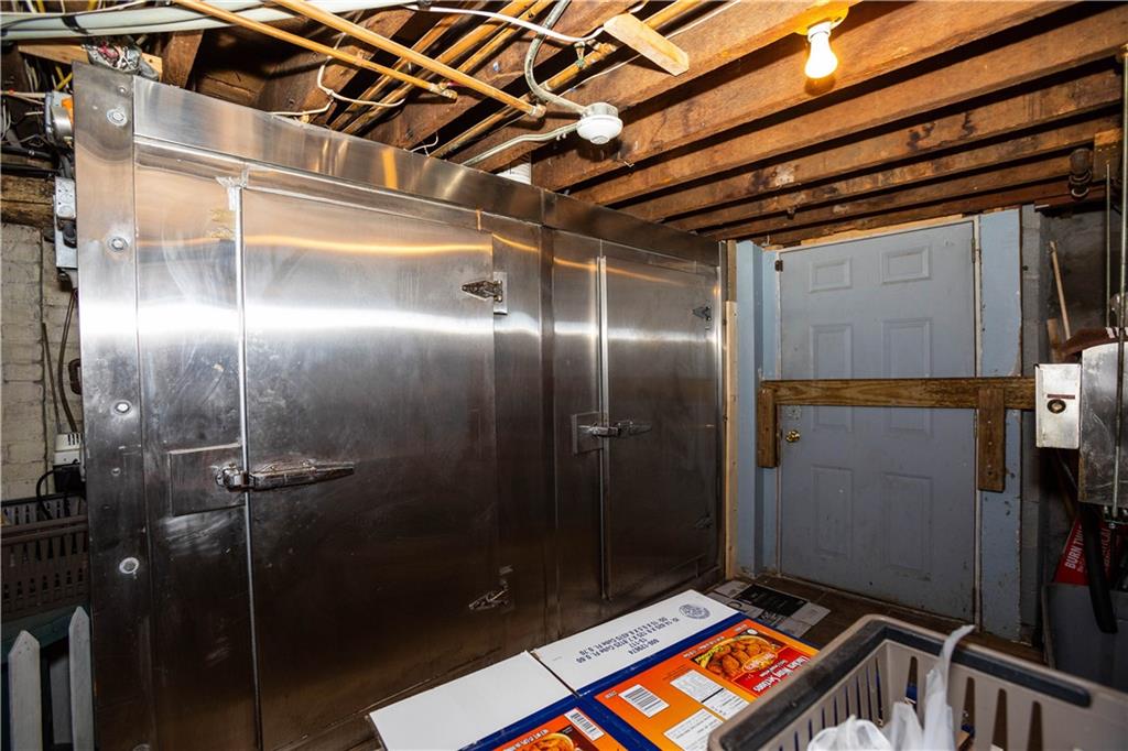546 Lonsdale Avenue Property Photo 43