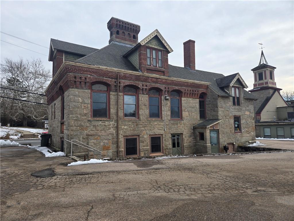 1070 Kingstown Road Property Photo 1