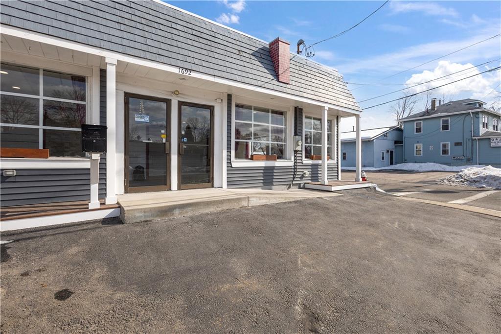 1692 Warwick Avenue Property Photo 2