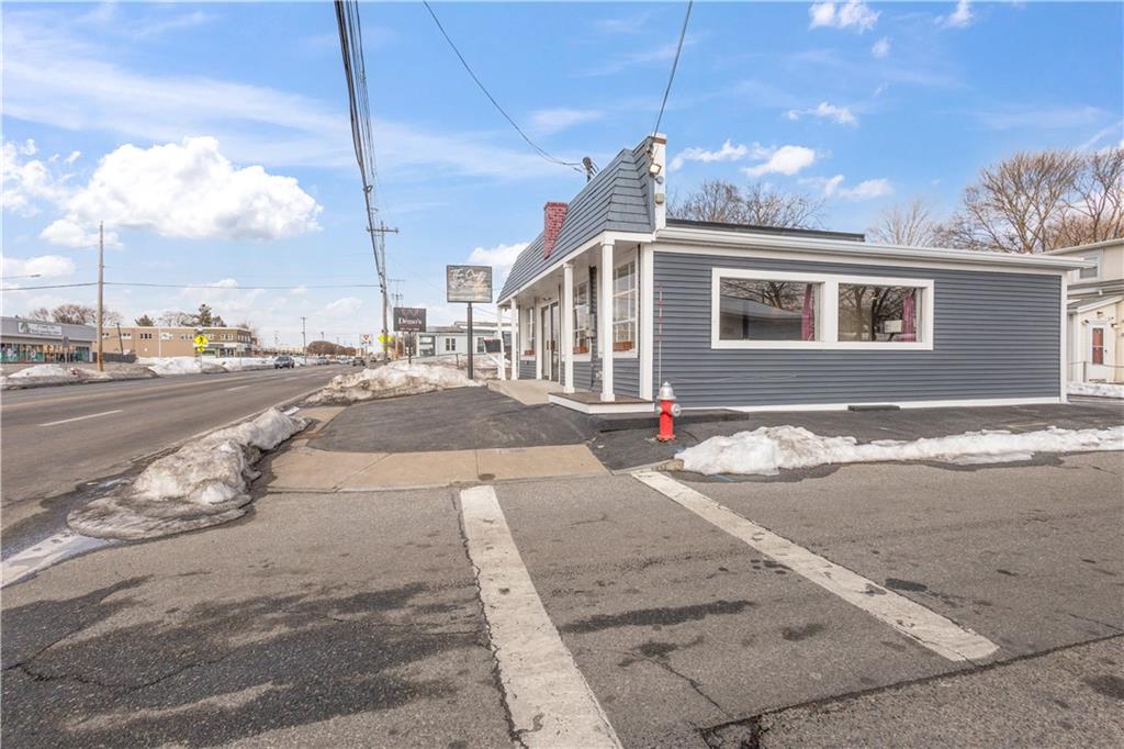 1692 Warwick Avenue Property Photo 3